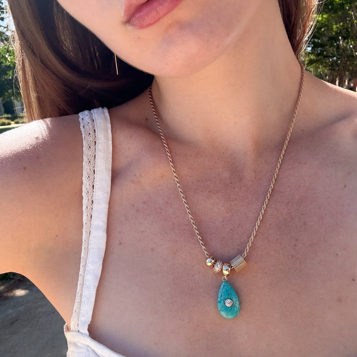 Carlyl Howlite Necklace