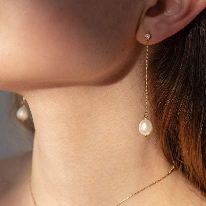 Isla Pearl Swing Earrings
