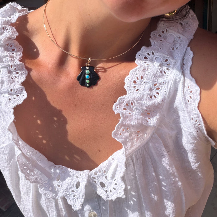 Maris Black Enamel Shell Clip