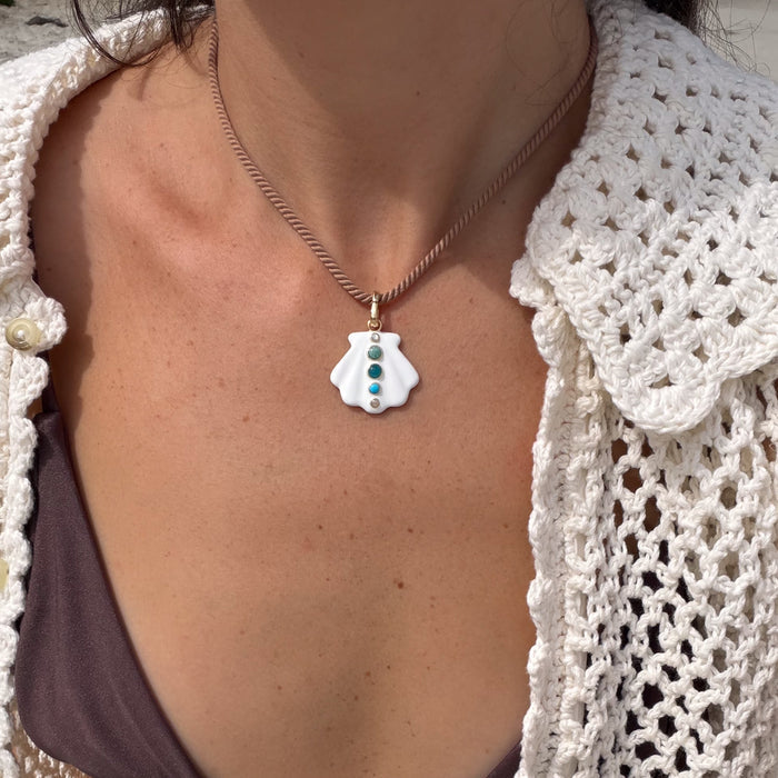 Maris White Enamel Shell Clip